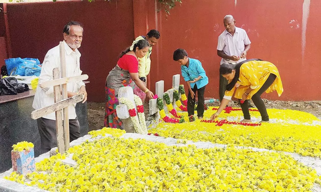 கிறிஸ்தவர்களின் கல்லறை திருநாள் அனுசரிப்பு