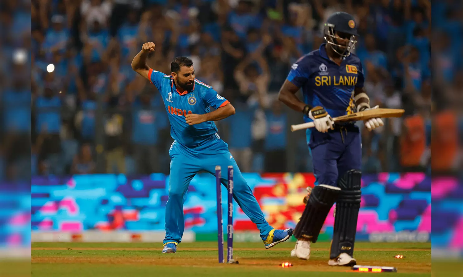 சமி, சிராஜ்-இன் தரமான சம்பவம்.. இலங்கையை 302 ரன்கள் வித்தியாசத்தில் வீழ்த்தியது இந்தியா