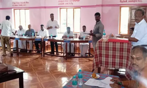 அம்ரூத் திட்டத்தில் வெள்ளியாகுளத்தை சுத்தம் செய்ய வேண்டும்