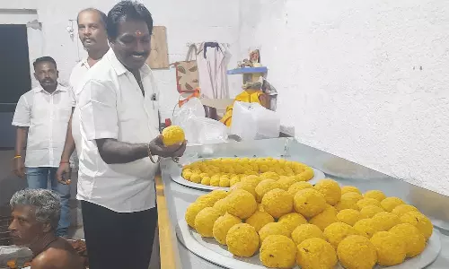 கன்னியாகுமரி பகவதி அம்மன் கோவிலில் 1 லட்சம் லட்டு பிரசாதம் தயாரிக்கும் பணி தீவிரம்