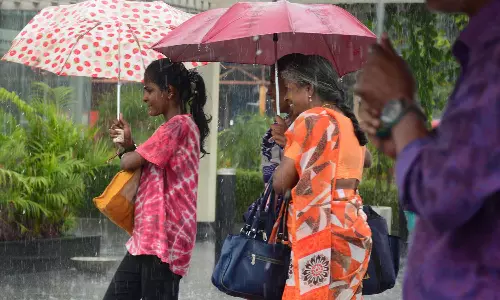 பருவமழையை எதிர்கொள்ள முன்எச்சரிக்கை நடவடிக்கை: தமிழகத்தில் தயார் நிலையில் 4,967 நிவாரண முகாம்கள்