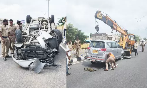 வாணியம்பாடி தேசிய நெடுஞ்சாலையில் கார் குப்புற கவிழ்ந்தது