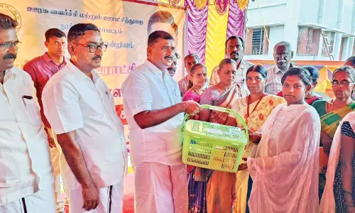 விளாத்திகுளம் அருகே கிராம சபை கூட்டத்தில் பொதுமக்களின் குறைகளை கேட்ட எம்.எல்.ஏ.