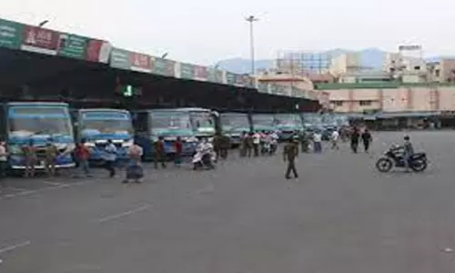 சேலம் புதிய பஸ் நிலையத்தில்இறந்து கிடந்தவரால் பரபரப்பு