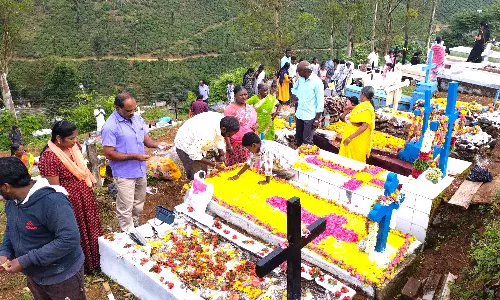 வால்பாறையில் இன்று கல்லறை திருநாள் அனுசரிப்பு