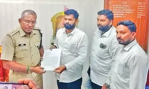 போக்குவரத்து நெரிசலை தீர்க்க நடவடிக்கை எடுக்க வேண்டும்