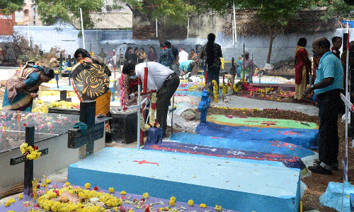 ஈரோட்டில் கிறிஸ்தவர்கள் முன்னோர்களுக்கு அஞ்சலி