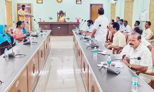 சீர்காழி நகராட்சியில் வடிகால் வாய்க்கால்கள் தூர்வாரப்படும்