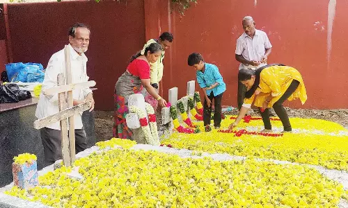 கிறிஸ்தவர்களின் கல்லறை திருநாள் அனுசரிப்பு