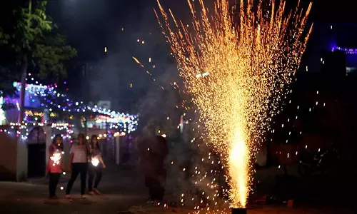 தமிழகத்தை தொடர்ந்து புதுச்சேரியில் பட்டாசு வெடிக்க நேர கட்டுப்பாடு அறிவிப்பு