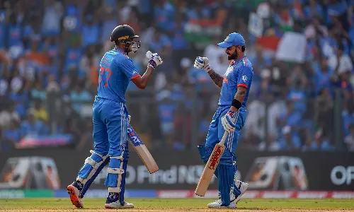 சுப்மன் கில், ஸ்ரேயாஸ் அய்யர் அதிரடி.. இலங்கைக்கு 358 ரன்களை இலக்காக நிர்ணயித்தது இந்தியா