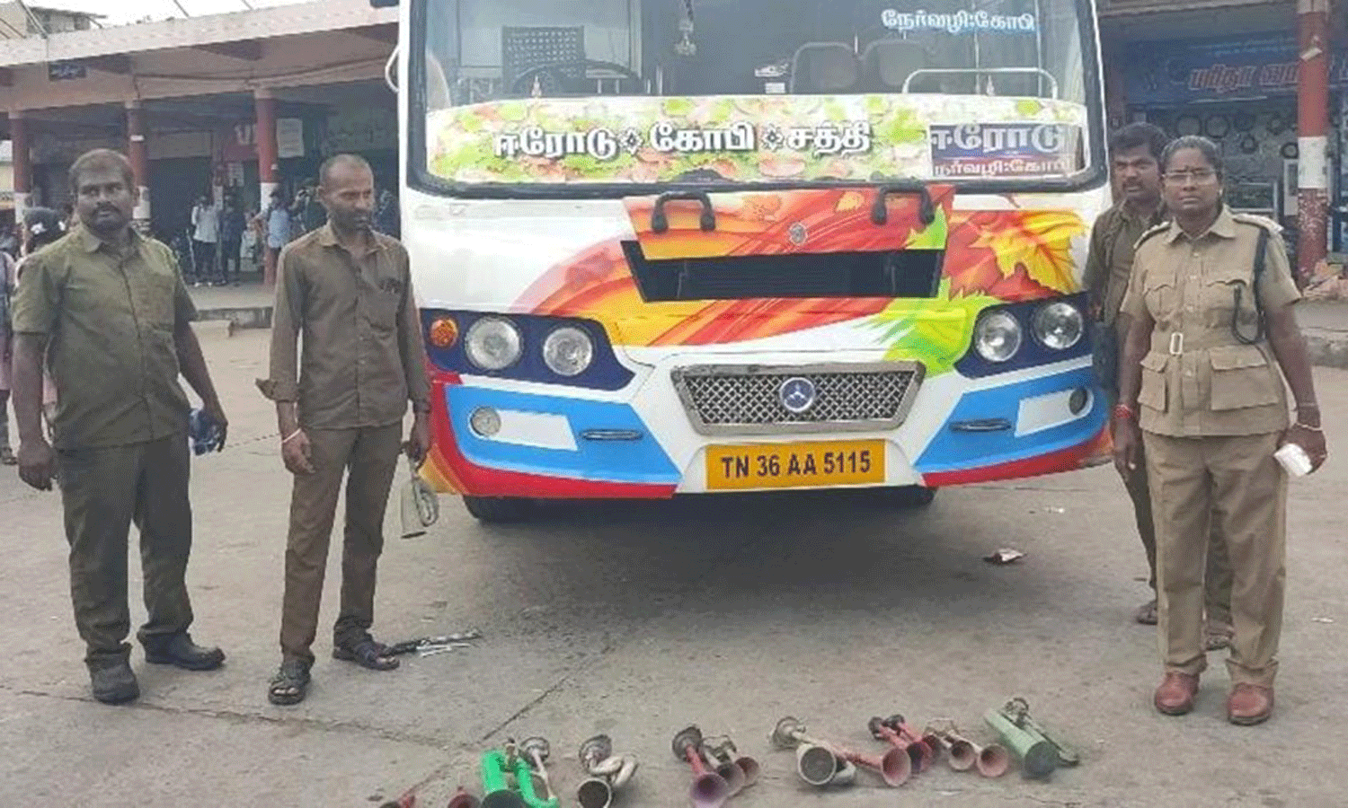 கோபிசெட்டிபாளையம் பஸ் நிலையத்தில் மோட்டார் வாகன ஆய்வாளர் ஆய்வு