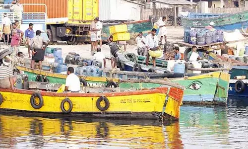 வேலை நிறுத்த போராட்டம் வாபஸ்- மீன்பிடிக்க செல்ல தயாராகும் ராமேசுவரம் மீனவர்கள்