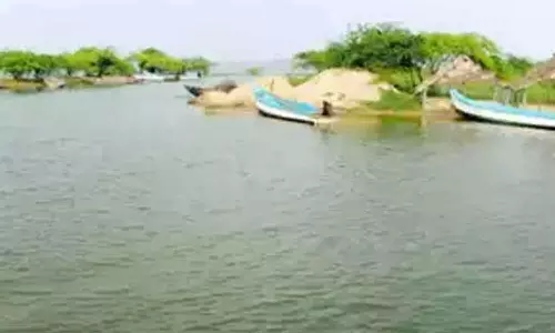 தொடர் மழை பெய்தால் போக்குவரத்து பாதிக்கும்: பழவேற்காடு பசியாவரம் தீவில் 20 ஆயிரம் பேர் தவிக்கும் அபாயம்