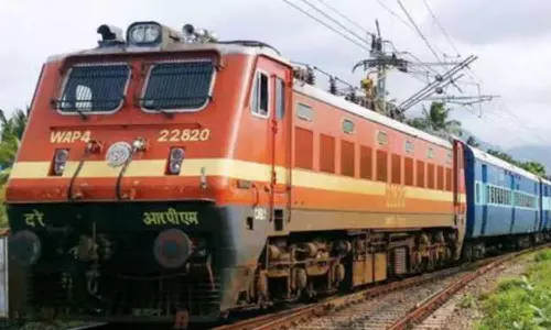 பெங்களூருக்கு கூடுதல் ரெயில் இயக்க வேண்டும் - திருப்பூர் பயணிகள் எதிர்பார்ப்பு