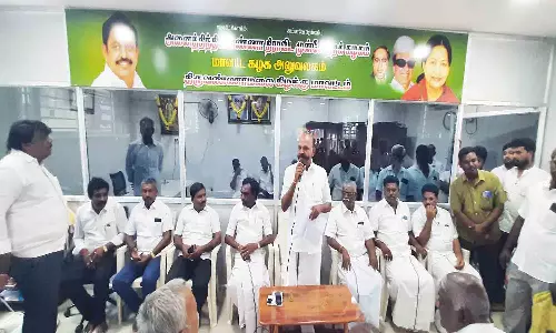 மாற்றுக்கட்சியினர் 700 பேர் அ.தி.மு.க.வில் இணைந்தனர்