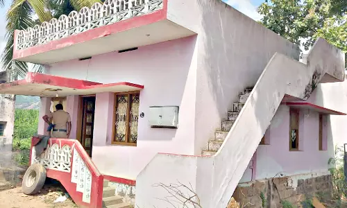 ராணுவ வீரர் வீட்டில் ரூ. 10 லட்சம்-10 பவுன் நகை கொள்ளை