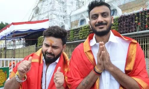 திருப்பதியில் சுவாமி தரிசனம் செய்த ரிஷப் பண்ட் - அக்ஷர் படேல்