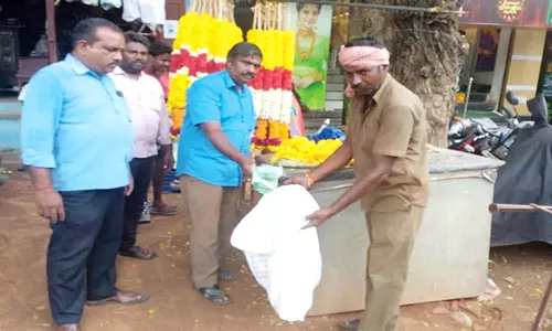 வள்ளியூரில் தடை செய்யப்பட்ட பிளாஸ்டிக் பொருட்கள் பறிமுதல்