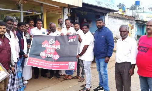 ஊட்டியில் நீட் விலக்கு வலியுறுத்தி தி.மு.க.வினர் கையெழுத்து