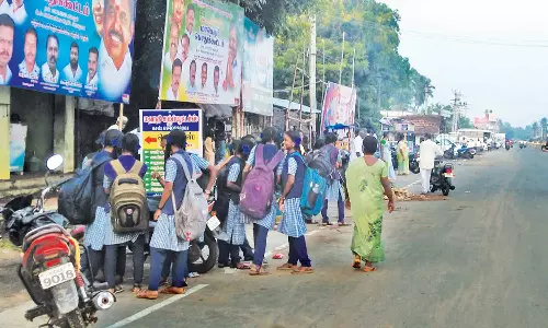 பயணிகள் நிழற்குடை அமைக்கப்படுமா? பொதுமக்கள் எதிர்பார்ப்பு