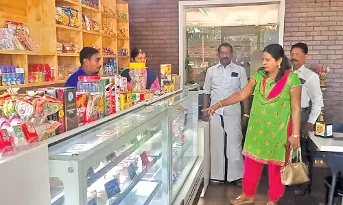 பேக்கரியில் உணவு பாதுகாப்பு அதிகாரிகள் ஆய்வு