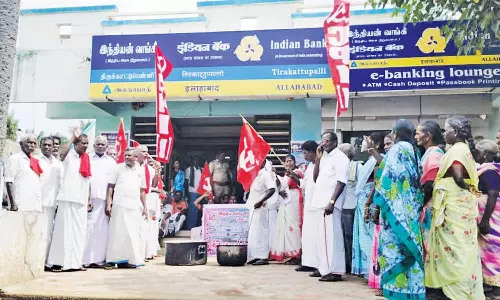 மார்க்சிஸ்ட் கம்யூனிஸ்டு கட்சியினர் போராட்டம்