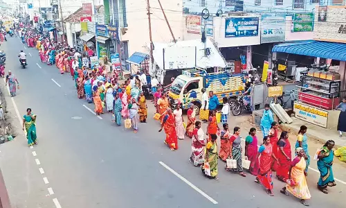 ஒரத்தநாடு ஊராட்சி ஒன்றிய அலுவலகம் முற்றுகை போராட்டம்- பரபரப்பு