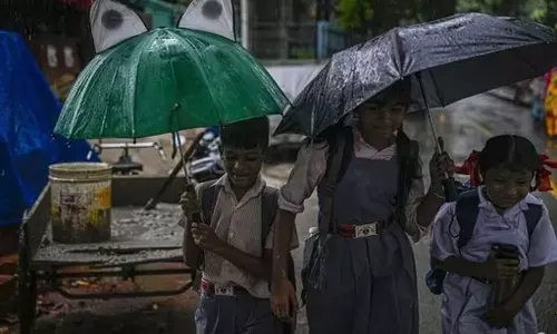 கனமழை எச்சரிக்கை.. மூன்று மாவட்டங்களில் பள்ளிகளுக்கு விடுமுறை