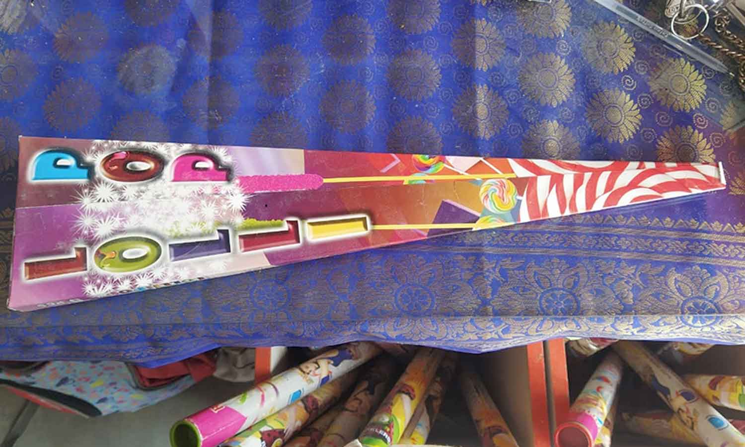 கிரிக்கெட் பேட், பந்து வடிவிலான பட்டாசு ரகங்களை வாங்க இளைஞர்கள் அதிக ஆர்வம்