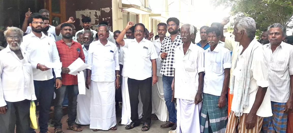 கிராம மக்கள் ஆர்ப்பாட்டம் கிராம மக்கள் ஆர்ப்பாட்டம்