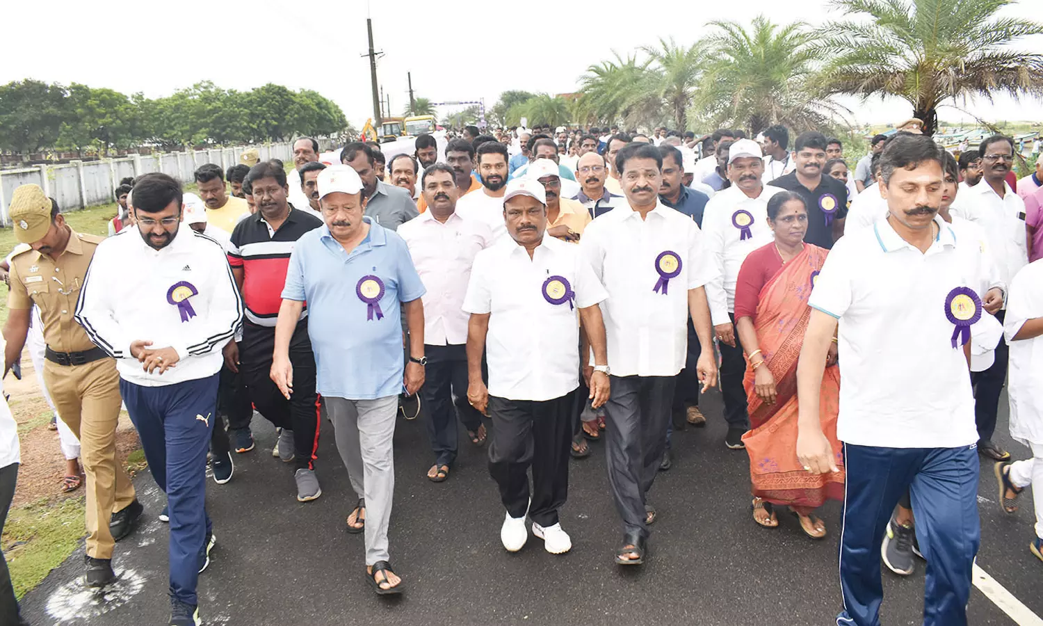 நடப்போம் நலம் பெறுவோம் திட்டம் தொடக்கம்:  பொதுமக்களுடன் நடந்த சென்ற அமைச்சர்கள்-கலெக்டர்