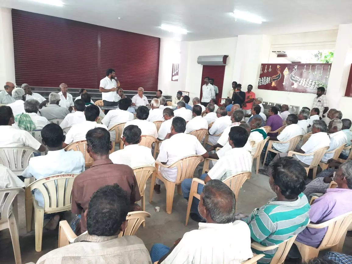 புகழூர், பாப்புலர் முதலியார் வாய்க்கால்களில் பராமரிப்பு பணிக்காக தண்ணீர் நிறுத்துவது குறித்து ஆலோசனை கூட்டம் புகழூர், பாப்புலர் முதலியார் வாய்க்கால்களில் பராமரிப்பு பணிக்காக தண்ணீர் நிறுத்துவது குறித்து ஆலோசனை கூட்டம்