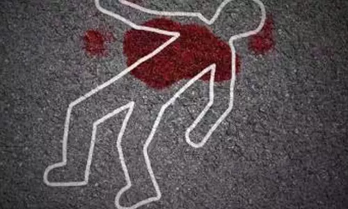 பெண் டாக்டருடன் கள்ளக்காதல்: மிளகாய் பொடி தூவி பிசியோதெரபி டாக்டர் சுத்தியால் அடித்து கொலை