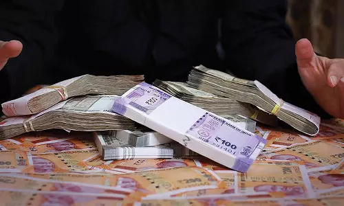 போலி பத்திரம் தயாரித்து காலி மனையை பெண்ணிடம் விற்று ரூ.35 லட்சம் மோசடி- 4 பேருக்கு வலைவீச்சு