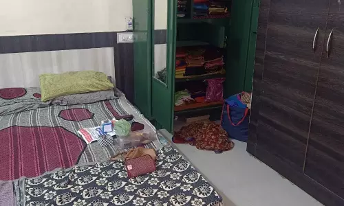 நல்லம்பள்ளி அருகே பட்டப்பகலில் 2 வீடுகளின் பூட்டை உடைத்து  23 பவுன் தங்க நகைகள் கொள்ளை