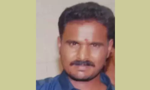 தொழிலாளியை ஓட ஓட விரட்டி வெட்டிக் கொன்ற வாலிபர்- அரிவாளுடன் போலீசில் சரண் அடைந்தார்