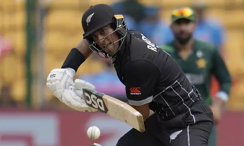 பாகிஸ்தானுக்கு எதிரான போட்டி - சதமடித்த ரச்சின் ரவீந்திரா