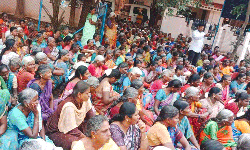 100 நாள் வேலை தொழிலாளர்கள் போராட்டம்