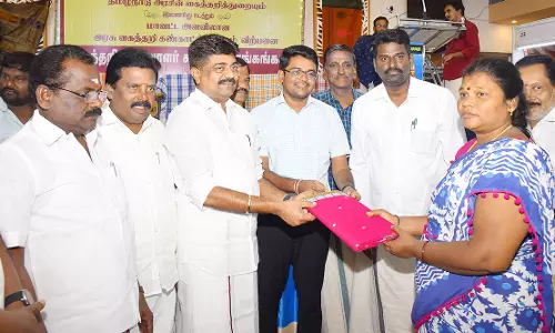 நெசவாளர்களின் வாழ்வாதாரத்துக்கு உறுதுணையாக இருக்க வேண்டும்