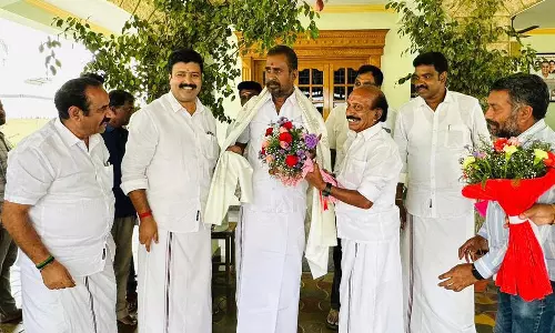 நீலகிரி அ.தி.மு.க நிர்வாகிகள் எஸ்.பி.வேலுமணியிடம் வாழ்த்து