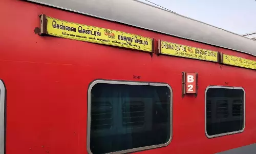 தண்டவாளம் பராமரிப்பு பணி - சென்னை-மங்களூரு எக்ஸ்பிரஸ் ரெயில் கால தாமதமாக புறப்படும்