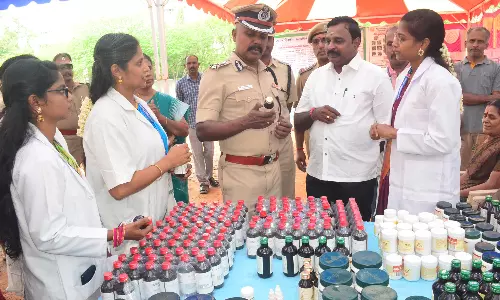 தீபாவளியையொட்டி வர்த்தக நிறுவனங்களில் இரவு நேர வியாபாரத்திற்கு அனுமதி- கோவை போலீஸ் கமிஷனர் பாலகிருஷ்ணன் பேட்டி