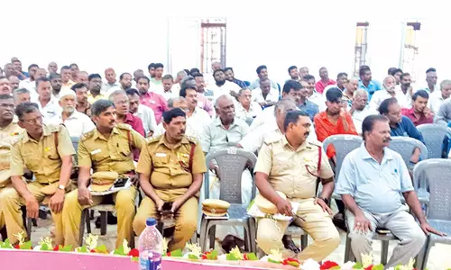 பட்டாசு கடை உரிமையாளர்களுக்கான விழிப்புணர்வு கூட்டம்