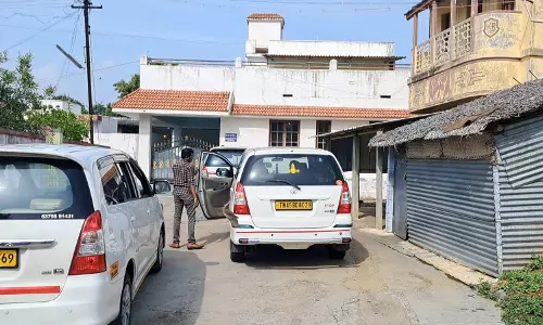 கரூர் தி.மு.க. பிரமுகர் வீட்டில் 12 மணி நேரத்துக்கும் மேலாக நடந்த வருமான வரித்துறை சோதனை