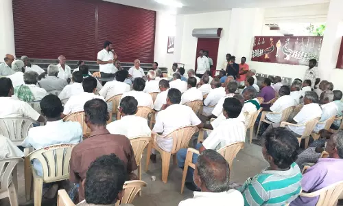 புகழூர், பாப்புலர் முதலியார் வாய்க்கால்களில் பராமரிப்பு பணிக்காக தண்ணீர் நிறுத்துவது குறித்து ஆலோசனை கூட்டம்