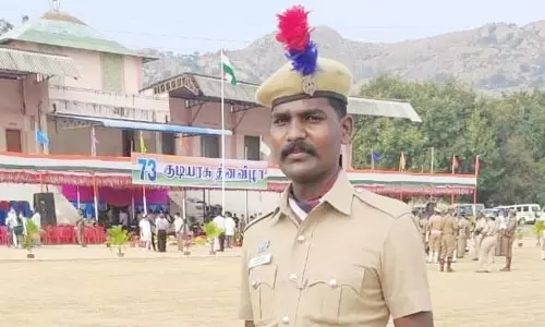 ஆயுத படை போலீஸ்காரர் ரோட்டோர பேரிகார்டு தடுப்பில் மோதி பலி