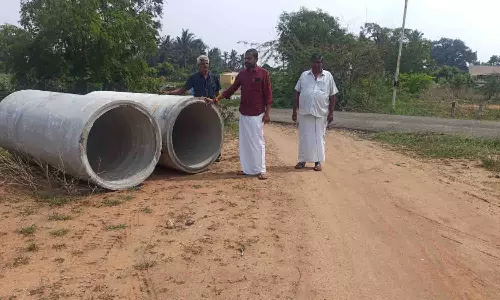 இச்சிப்பட்டி பாலம் அமைக்கும் பணியை ஊராட்சி தலைவர் ஆய்வு