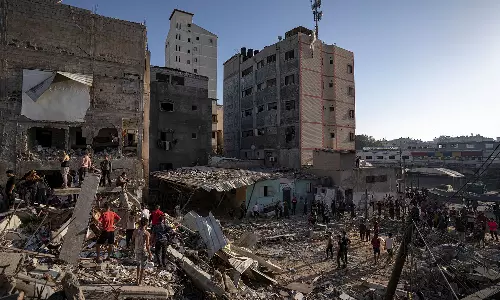 இஸ்ரேல்-ஹமாஸ் போர்: காசா எல்லையில் ஐ.நா. பள்ளி மீது தாக்குதல்.. 15 பேர் உயிரிழப்பு