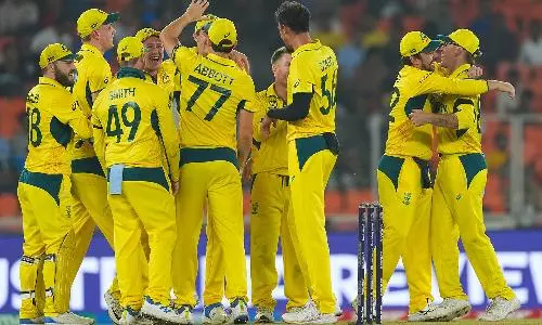 33 ரன்கள் வித்தியாசத்தில் இங்கிலாந்தை வீழ்த்தி ஆஸ்திரேலியா வெற்றி